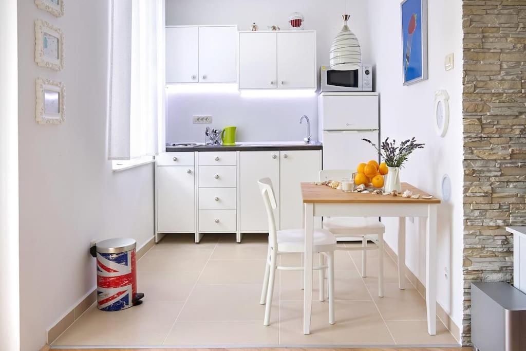 Studio Apartment One Sun Lovran Eksteriør bilde